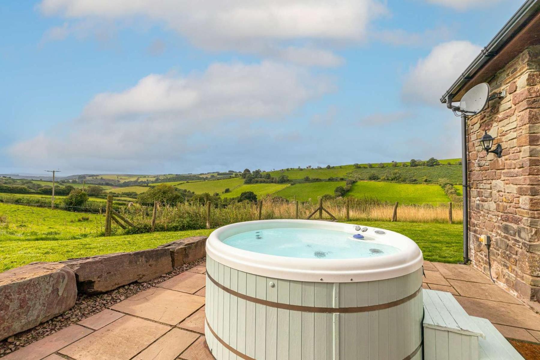 Hilltop View With Hot Tub ブレコン エクステリア 写真